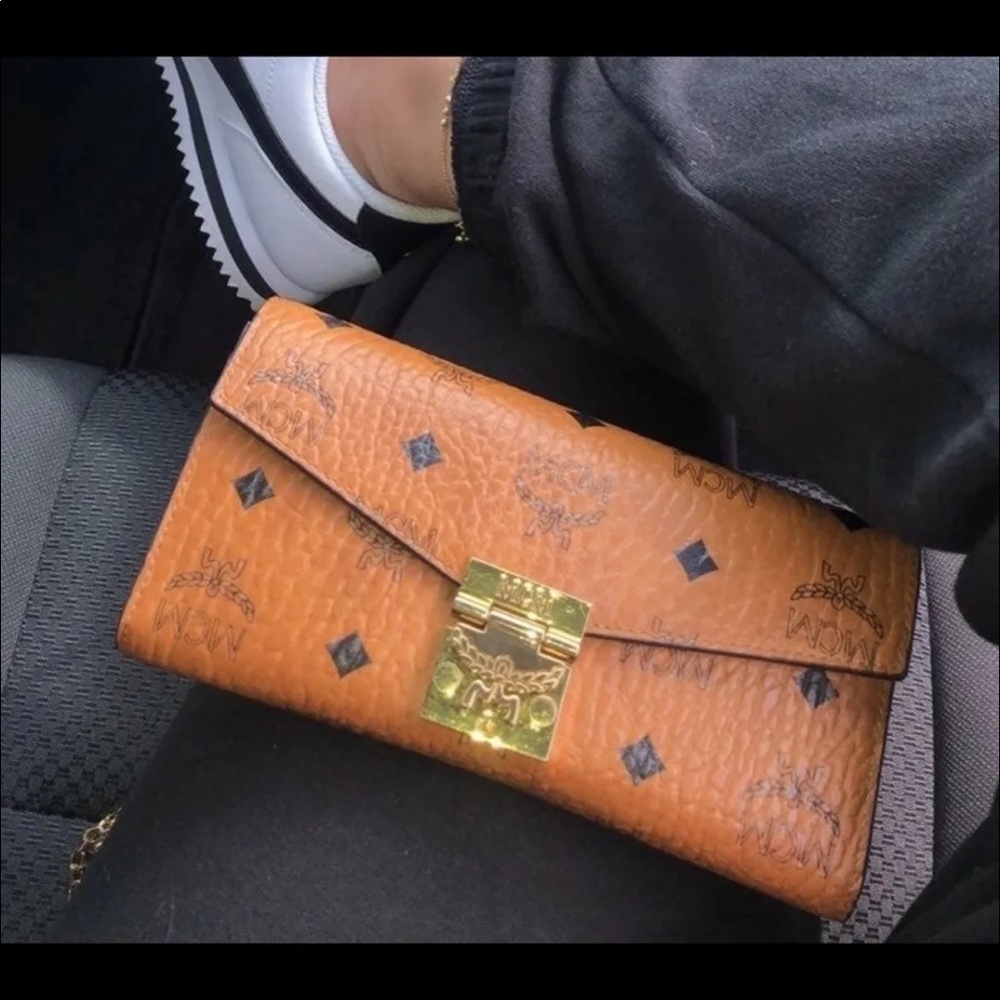 Like new mcm wallet on a chain